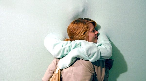 4. Лечь спать у стены.