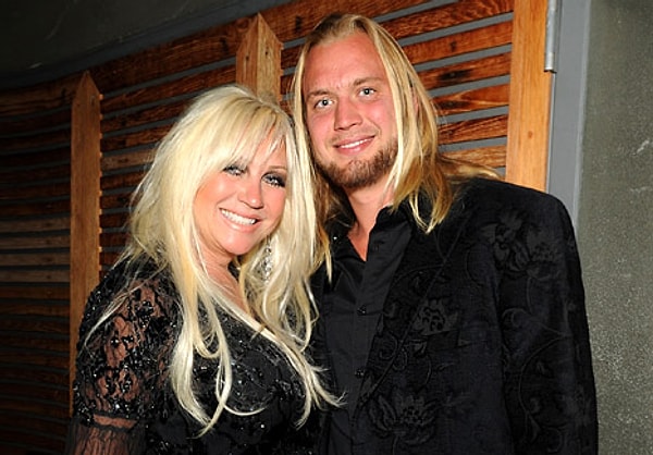 13. Линда Хоган & Чарли Хилл