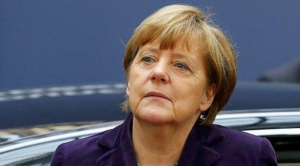 "Merkel demokrasiden yana tavır almaya çekiniyor"