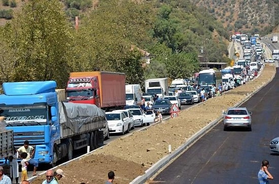 Ölümlü Kazaları Protesto İçin Bodrum-İzmir Yolunu Ulaşıma Kapattılar