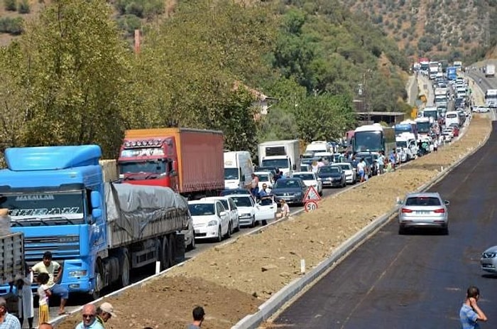 Ölümlü Kazaları Protesto İçin Bodrum-İzmir Yolunu Ulaşıma Kapattılar