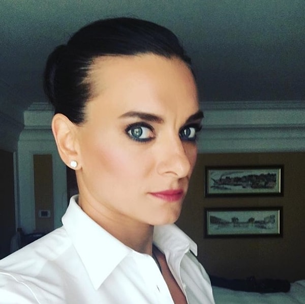 2. Об этом Исинбаева объявит во время масштабной пресс-конференции в Рио-де-Жанейро, которая должна состояться в пятницу, 19 августа, в 13 часов по местному времени (и в 19 часов по московскому) в Главном пресс-центре Олимпийских Игр.