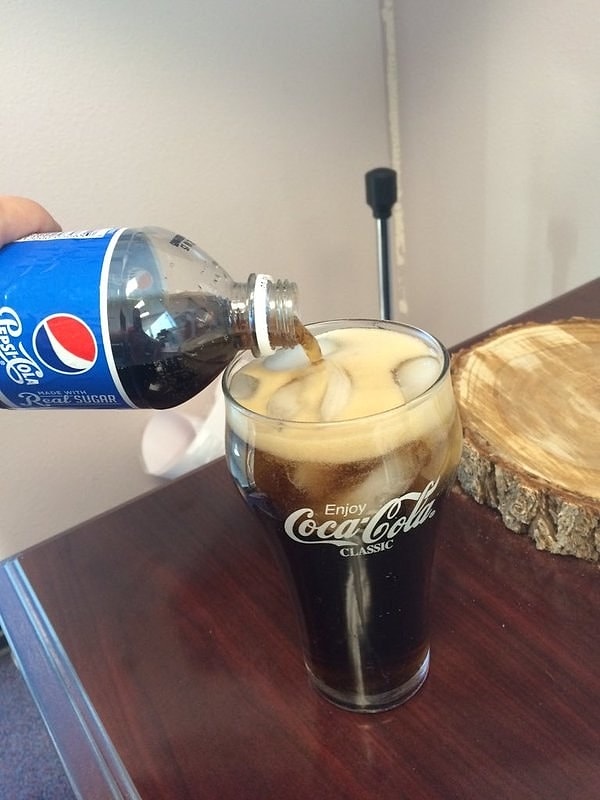 12. Пить Pepsi из бокала Coca-Cola - все равно, что ломать систему