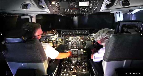 14. İngiltere'de yapılan araştırmada, pilotların %50'lik bir kısmı, yolcu uçağını kumanda ederken en az bir kez uyuyakaldığını kabul etmiştir.
