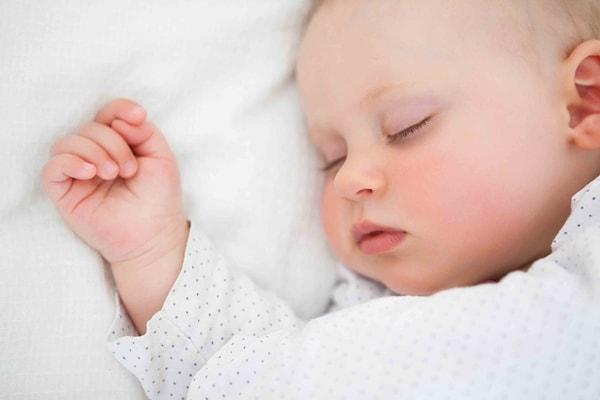22. Bilim insanları, bebeklerin yaşamlarının ilk birkaç yılında rüya görmediklerini düşünmektedir.