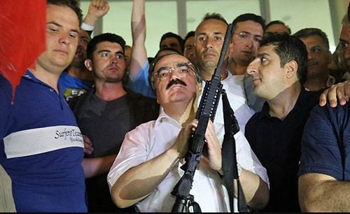 Hüseyin Avni Coş - Okan Bayülgen
