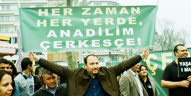 Dillerini yaşatmak için, kendi aralarında çok uzun zaman gizlice konuşmuşlardır.