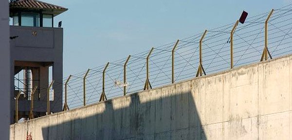 Adalet Bakanı Bekir Bozdağ'ın verdiği bilgiler doğrultusunda bugün öğleden sonra 38 bin mahkum tahliye edilmeye başlandı.