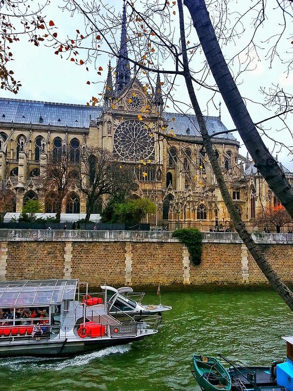 7. Notre Dame/Pont des Arts