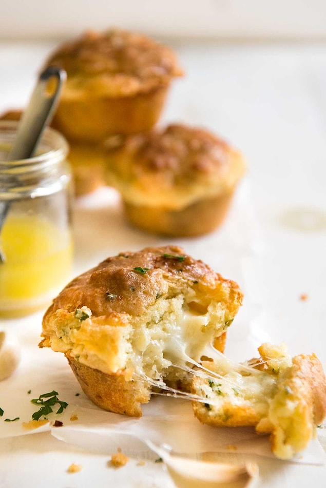 Sarımsaklı ve Peynirli Muffinler
