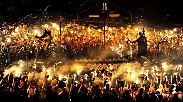 Up Helly Aa Ateş Festivali, İskoçya