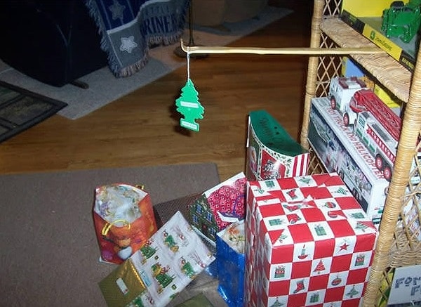 5. Зачем тратить время и усилия на покупку елки, 🎄 когда есть такой незаменимый ароматизатор для авто