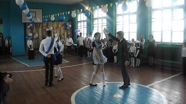 11. Rusya'da tüm okul eğlenceleri spor salonunda düzenlenir.