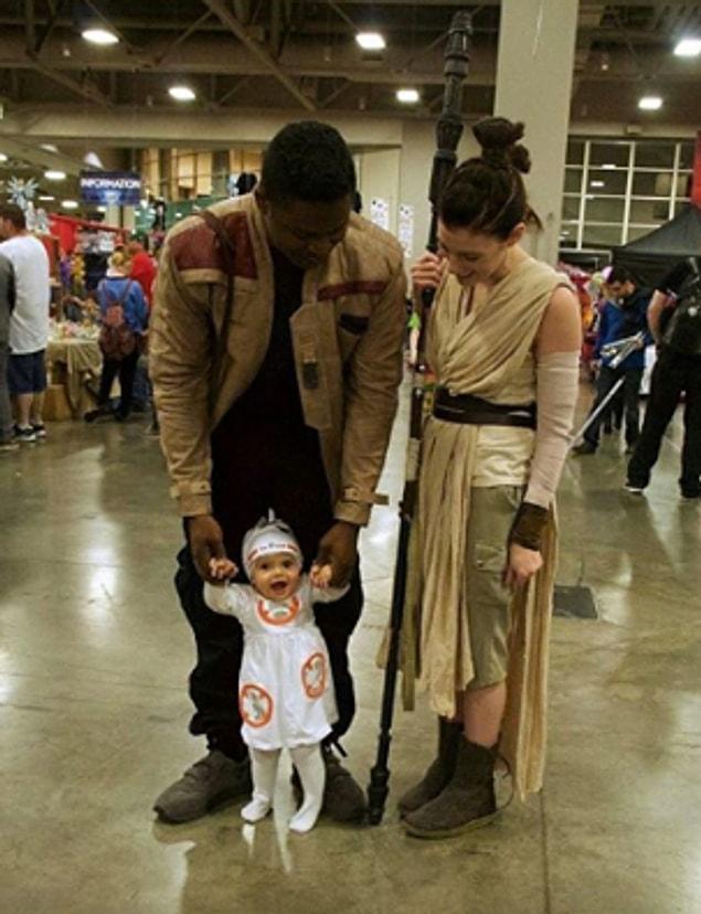 11. This Adorable Cosplaying Family (Finn, Rey, and BB-8 from Star Wars)