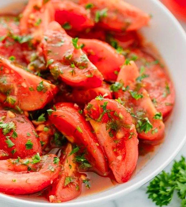 7. Ulusal Sağlık ve Beslenme İnceleme Araştırması’na göre günlük iki domatesin tüketilmesi gerektiği belirtilmektedir.