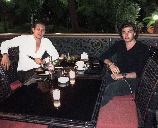 1. Сыновья владельца "Ресо-Гарантия" и продюсера Владимира Киселева отправились отрываться в клубах и курить кальяны в Монте-Карло.