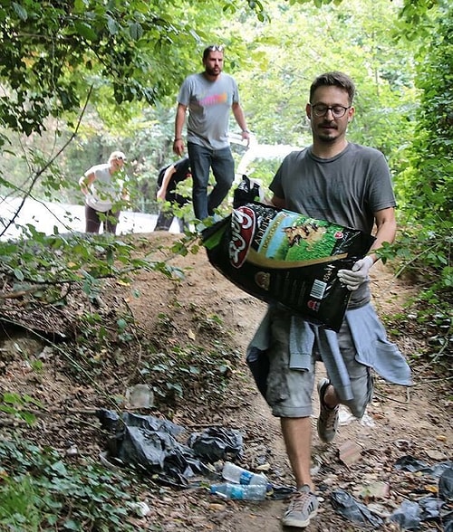 Geçen hafta sizlerin de katkısıyla bu güzel dostlarımızın karınları doydu ve çok çok mutlu bir şekilde uyudular. Fakat her hafta bu çocuklar büyük bir heyecanla bizleri bekliyor.