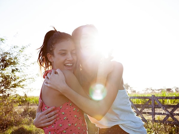 11. Аргентина: объятие и поцелуй в щеку