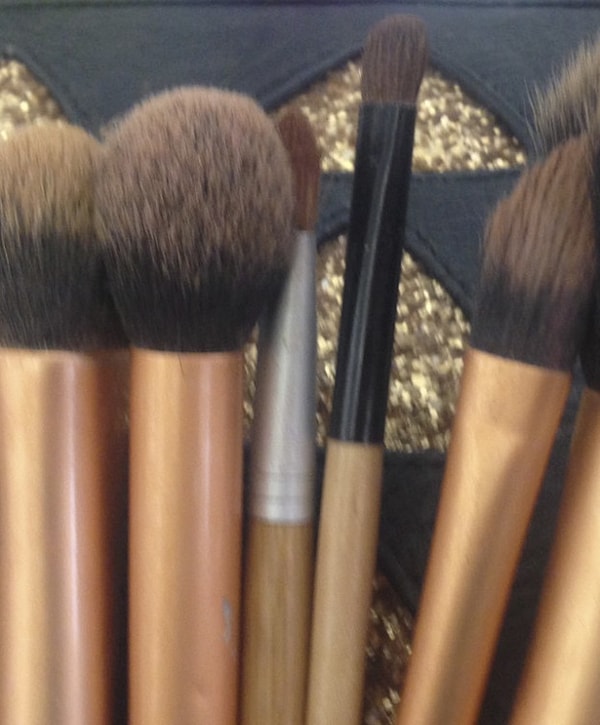 8. Не мыла кисточки для макияжа целую вечность