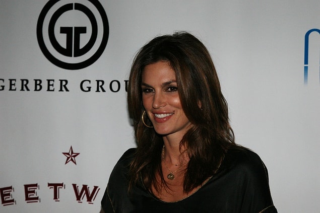 11. Cindy Crawford - 154 IQ