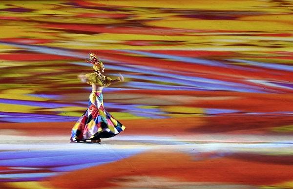 38. Brezilyalı sanatçı Roberta Sa'nın kapanış seremonisi performansı.