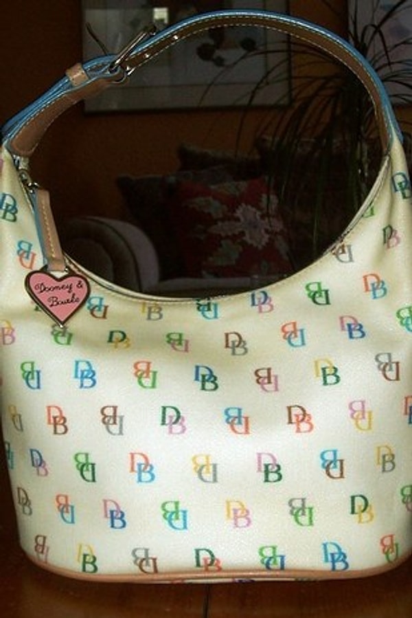 3. Сумочка с монограммой