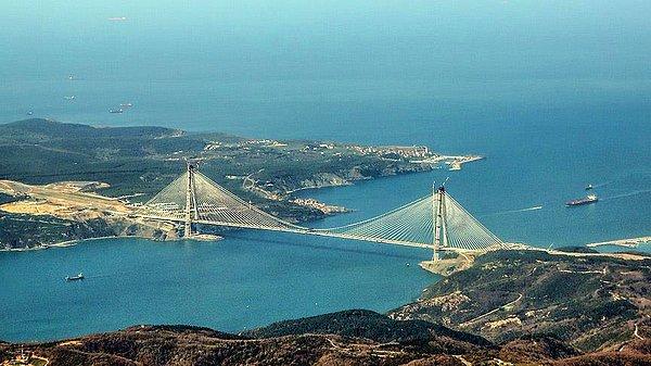Toplum uzunluğu 2165 metre olan köprü 10 şeritten oluşuyor.