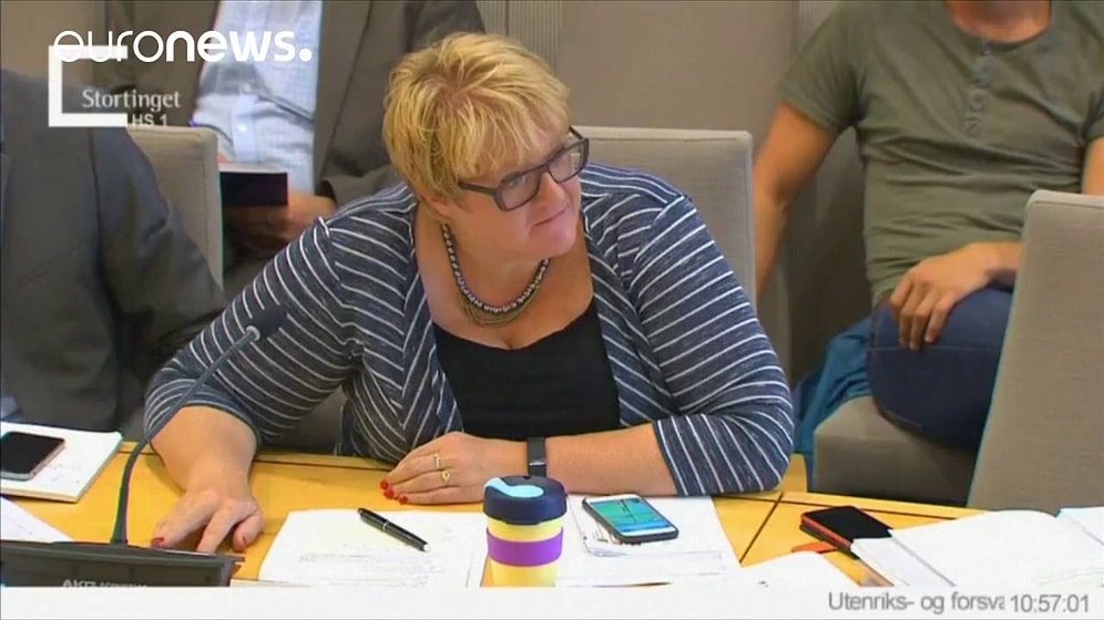 Savunma Toplantısında Pokemon Oynayan Norveçli Parti Lideri