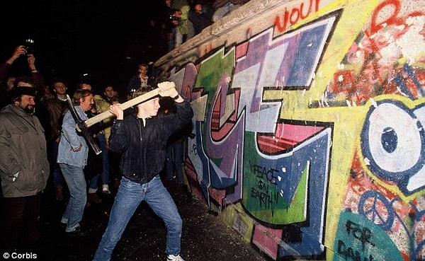 11. Berlin Duvarı'nın yıkımı aslında 1989 yılında olmamıştır. Asıl yıkım 1990 yılında başlamış ve 1992 yılında sona ermiştir.