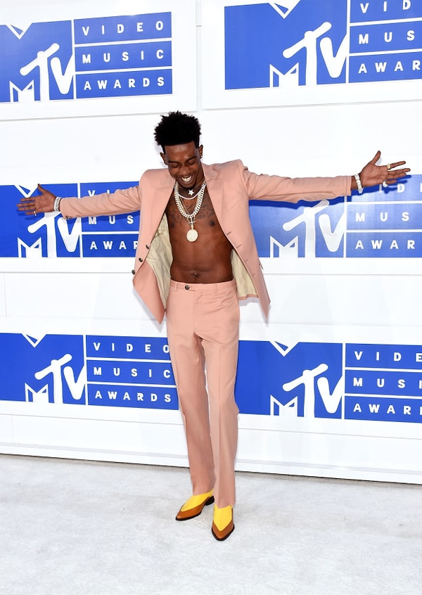 2. Рэпер Desiigner знал, что с ТАКИМИ туфлями вообще никакой костюм не нужен.