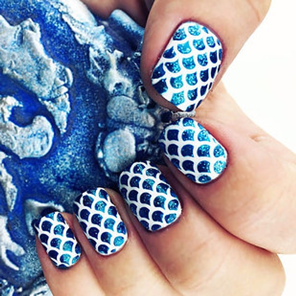 1. Трафарет для ногтей, с помощью которого можно почувствовать себя настоящей Русалочкой