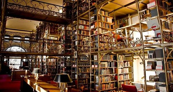 5. Böyle kütüphaneler hep hayalinizdeki ortamı yansıtır.