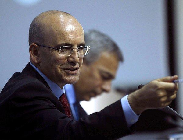 Emekli maaşına yeni yılda gelecek zam için de Bakan Mehmet Şimşek, "hedef enflasyona göre" olacağını iletmişti.
