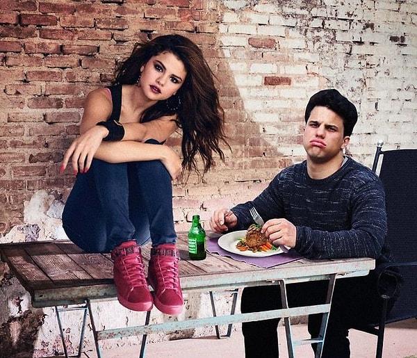 13. Selena'nın yemeği gelmeyince tepkisini böyle gösteriyor.