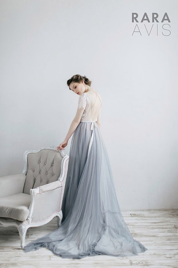 15. Очаровательное платье с открытой спиной и невероятной юбкой в дымчатых тонах