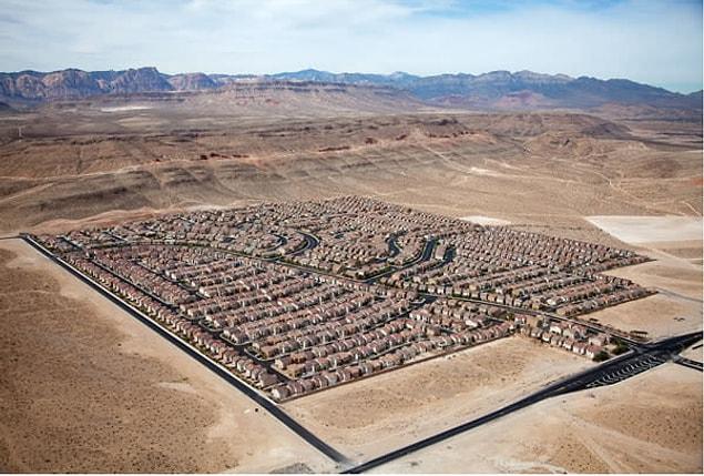 18. Housing Block on a desert Las Vegas, Nevada