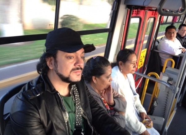 8. Они говорят об автобусах и метро так, как будто ими пользуются только инопланетяне.