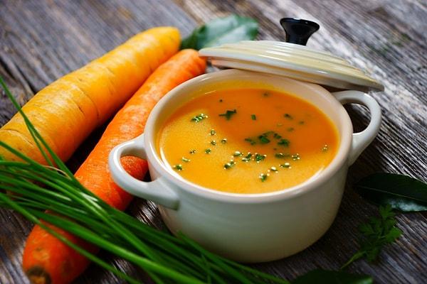 8. Bir deneyen bir daha vazgeçemiyor havuç çorbasından, heleki zencefil seviyorsanız mutlaka tarife ekleyin!