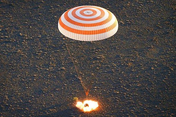6. Uluslararası Uzay İstasyonu mürettebatını taşıyan Rus uzay gemisi olan Soyuz TMA-19A, Jezkazgan'ın 150 kilometre kadar doğusunda bir alana iniş yaptı.