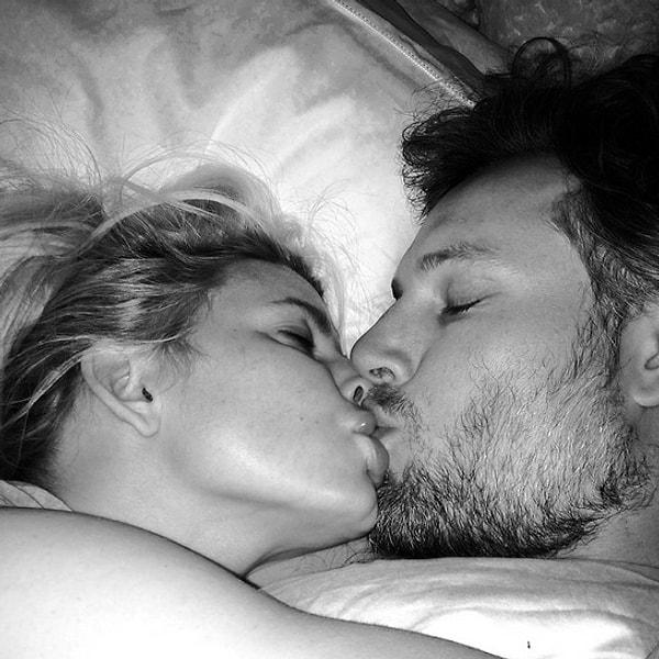 14. Jessica Simpson kocasına "İyi geceler" öpücüğü veriyor.