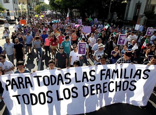 Meksika Cumhurbaşkanı Peña Nieto yaptığı açıklamada eşcinsel evliliğin yasallaştırılmasının planları arasında olduğunu dile getirdi.