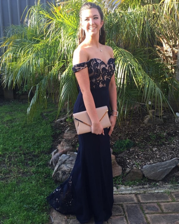 2. Фото на заднем дворе в Instagram