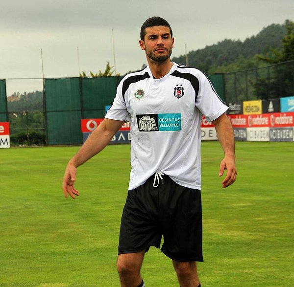 11. Koyu bir Beşiktaş'lı olan Berk Oktay, tam bir halısaha adamı! Baksanıza gol yiyince nasıl da bozulmuş.