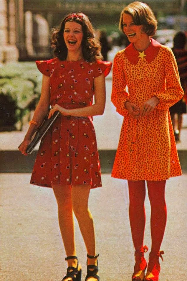 70'li yılların kadın modası, aynı zamanda tam amlamıyla bir renk cümbüşüdür.