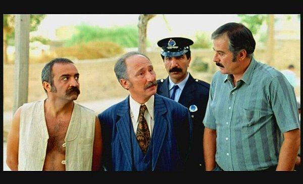 2004 yılında Yılmaz Erdoğan'ın yönetmenliğini yaptığı “Vizontele Tuuba” filminde siyasi nedenlerle kasabaya sürülmüş kütüphaneciyi canlandırdı. 12 Eylül döneminin anlatıldığı filmde, canlandırdığı karakter de tutuklananlar arasındaydı.