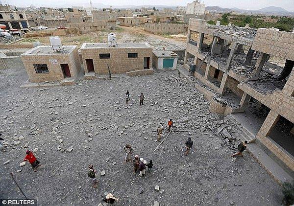 Arap Koalisyonu isyancılar cumhurbaşkanı Abedrabbo Mansour Hadi'yi Aden şehrindeki sığınağında kıstırdıkları zaman duruma müdahele etmeye başladı.