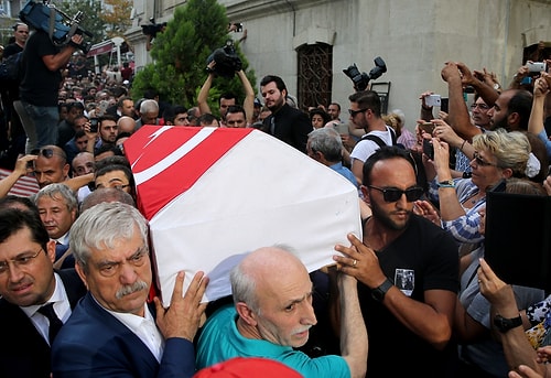 Yeşilçam'ın Jönüne Veda: Tarık Akan Son Yolculuğuna Uğurlandı...