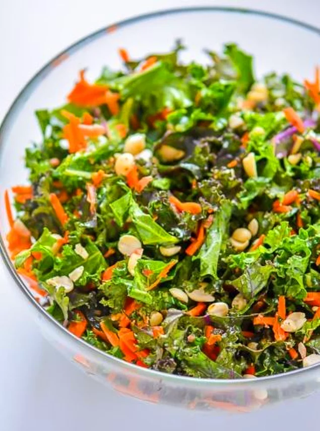 Mart ayı bahara geçiş için diyete en uygun zamandır. Bol yeşillikli, havuçlu salata tüketmeye dikkat edebilirsiniz.