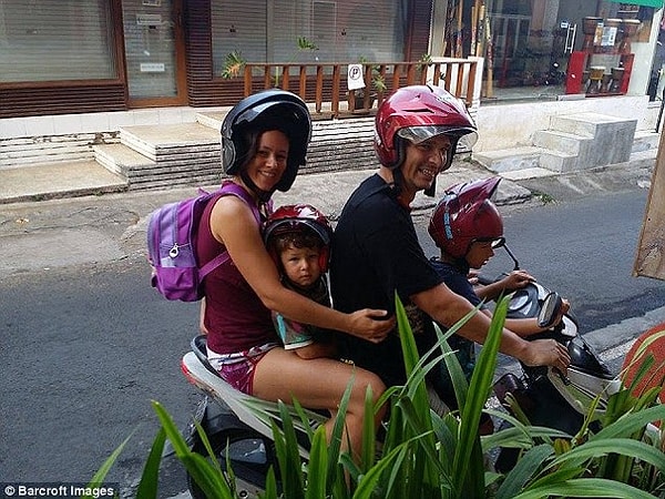 5. Сказано - сделано. Свое путешествие ребята начали с Румынии. А затем посетили Дубай.