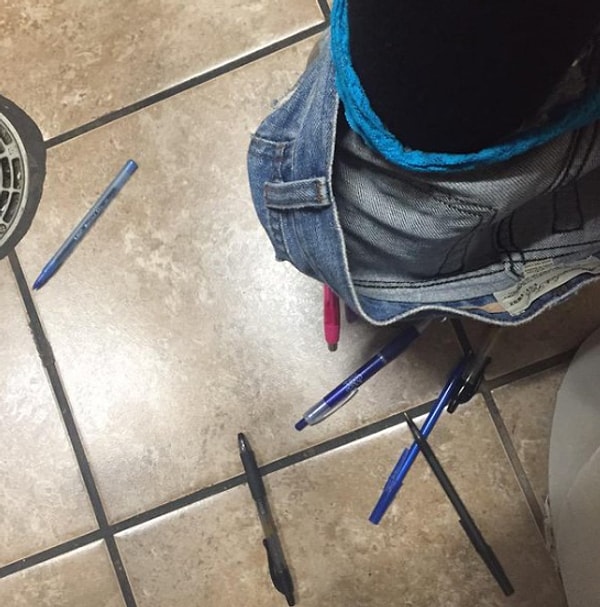 16. ...а затем еще и ручки выпадают из кармана вашей рубашки, когда вы наклоняетесь